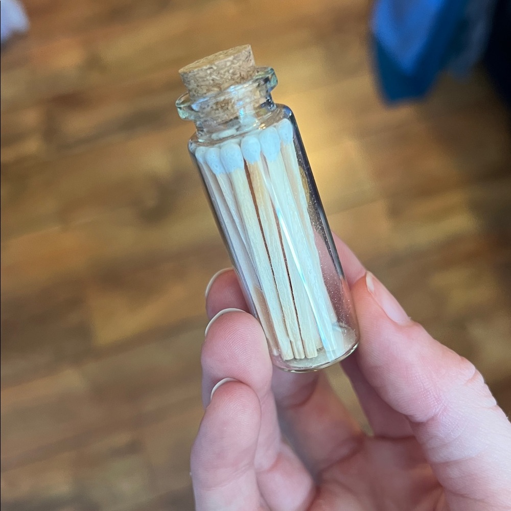 Match container! - Picture 3 of 3